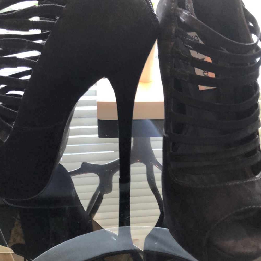 Shoes - Picture 2 of 4
